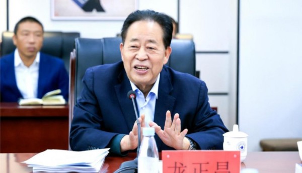 大医精诚五十载 济世立人著华章 ——记昆明卫生职业学院理事长龙正昌