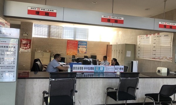 人保财险红河州分公司在全州13个县(市)网点设立了惠民保理赔专属通道